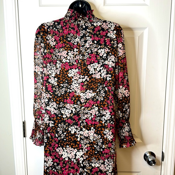 Spring fashion is in full affect with this dress you will rock on out - Picture 9 of 12